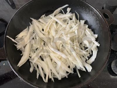 Kopūstai su dešra ir daržovėmis vakarienei Žingsnis 1