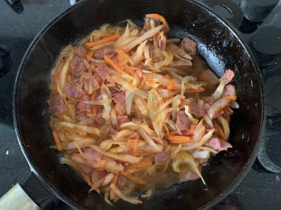 Kopūstai su dešra ir daržovėmis vakarienei Žingsnis 5