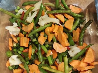 Vištienos krūtinėlė su daržovėmis grietinėlėje Žingsnis 1