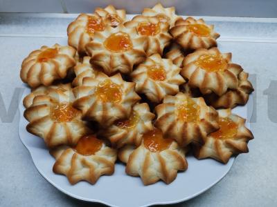 Kukurūzų sausainiai su abrikosų džemu pagrindine nuotrauka