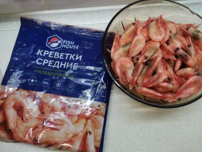 Jūros gėrybių ir krabų lazdelės salotas Žingsnis 1