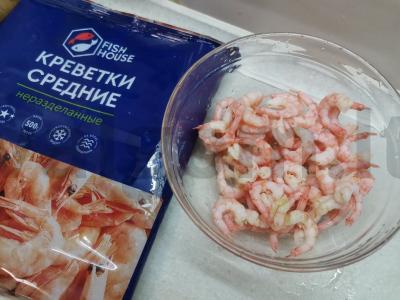 Jūros gėrybių ir krabų lazdelės salotas Žingsnis 3