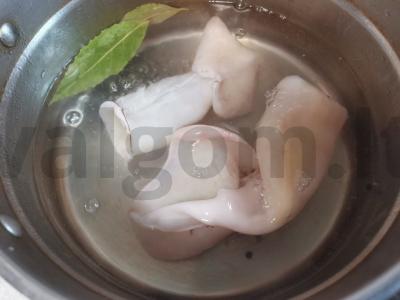 Jūros gėrybių ir krabų lazdelės salotas Žingsnis 4