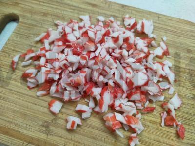 Jūros gėrybių ir krabų lazdelės salotas Žingsnis 7