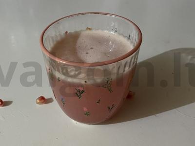 Natūralus granatų sultys pagrindine nuotrauka