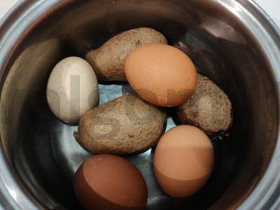 Salotos su rūkytomis vištienos krūtinėlėmis ir šviežiais agurkais Žingsnis 1