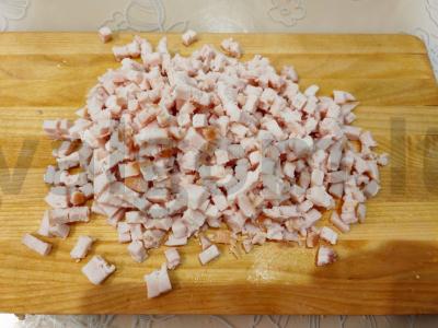 Salotos su rūkytomis vištienos krūtinėlėmis ir šviežiais agurkais Žingsnis 5