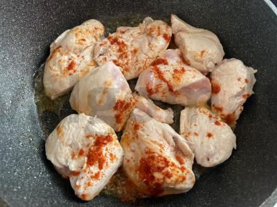 Kvapni padažas su mėsa ir aštria adžika Žingsnis 1