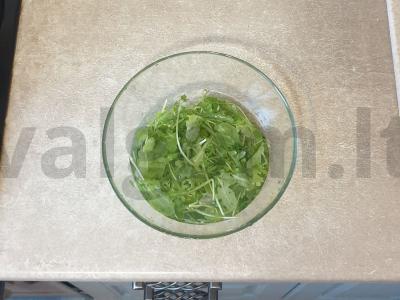 Salotas su rukola ir parmezanu Žingsnis 1