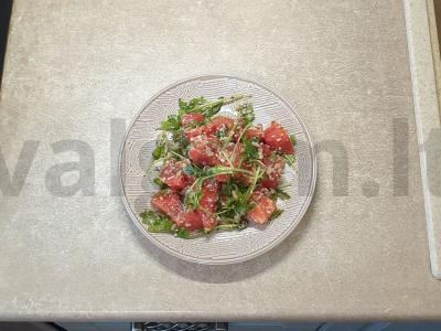 Salotas su rukola ir parmezanu pagrindine nuotrauka