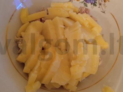 Vištienos ir marinuotų grybų salotas Žingsnis 2