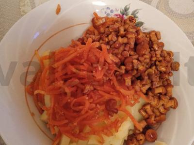 Vištienos ir marinuotų grybų salotas Žingsnis 3