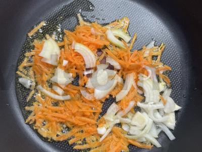 Vištienos sriuba su kiaušinių makaronais ir žolelėmis Žingsnis 2