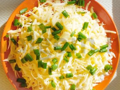 Lengvas salotas iš vištienos filė ir korėjietiškų morkų pagrindine nuotrauka