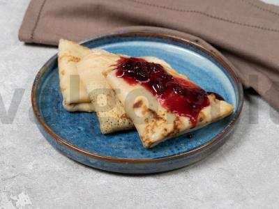 Blynai ant vandens su kiaušiniais pagrindine nuotrauka