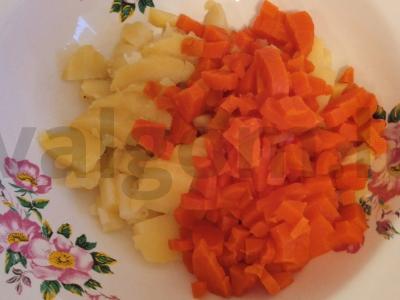 Salotos su kalmarais ir česnako padažu Žingsnis 2