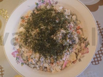 Salotos su kalmarais ir česnako padažu Žingsnis 7