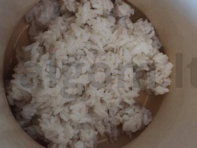 Onigiri su varškės sūriu ir šviežiu agurku Žingsnis 1