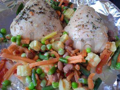 Vištienos šlaunelės, keptos su baziliku ir Karibų daržovių mišiniu Žingsnis 4