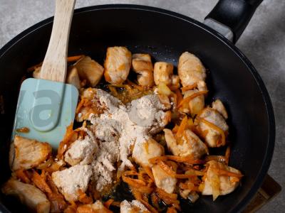 Vištienos filė guliašas Žingsnis 6