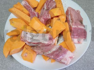 Kepti kiaulienos šonkauliai su moliūgu ir provanso žolelėmis Žingsnis 4