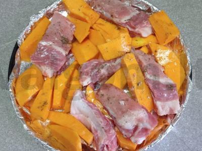 Kepti kiaulienos šonkauliai su moliūgu ir provanso žolelėmis Žingsnis 5