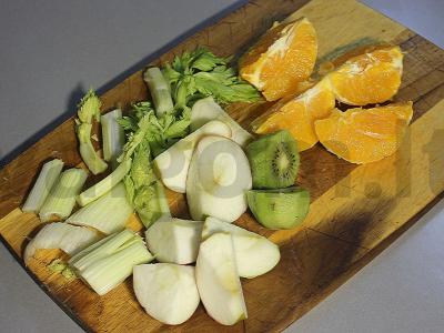 Salierų kokteilis su obuoliu, kivi ir apelsinu Žingsnis 1