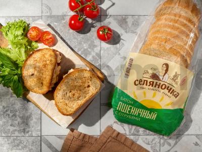 Sumuštiniai su rūkytomis vištienos krūtinėlėmis pagrindine nuotrauka