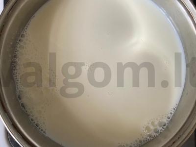 Pienas sriuba su vermišeliais ant sviesto Žingsnis 1