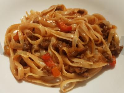 Bolognese makaronai su saldžiaisiais pipirais pagrindine nuotrauka
