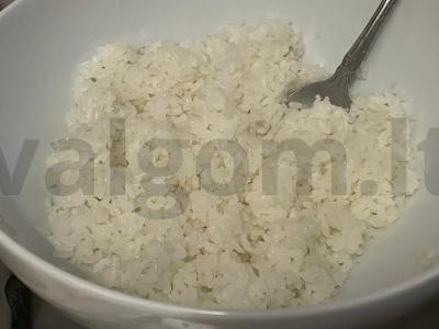 Namų ritinėliai su raudona žuvimi ir agurku Žingsnis 1