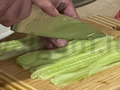 Namų ritinėliai su raudona žuvimi ir agurku Žingsnis 2