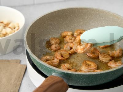 Šiltas salotas su krevetėmis ir raudonaisiais pupelėmis Žingsnis 3