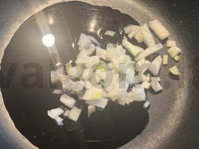 Šampinjonai pomidorų padaže Žingsnis 1