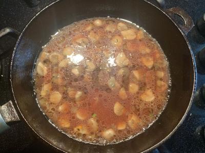 Šampinjonai pomidorų padaže Žingsnis 4