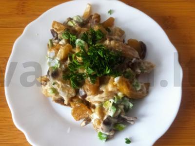 Troškinta bulvė su voveraitėmis ir grietine pagrindine nuotrauka