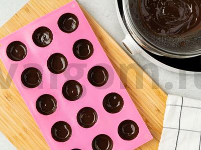 Šokoladiniai saldainiai su žemės riešutų pasta Žingsnis 2