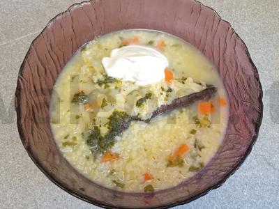 Tirštas žuvies sriuba su perliniu miežiu pagrindine nuotrauka