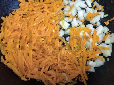 Kvinoja su vištienos krūtinėle Žingsnis 1