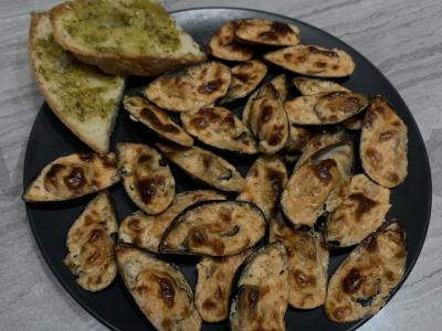 Kepti midijos su Tom Yum makaronais pagrindine nuotrauka