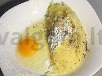 Bulviniai blynai su lašiša ir poštu kiaušiniu su padažu Žingsnis 5