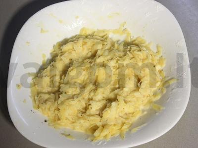 Bulviniai blynai su lašiša ir poštu kiaušiniu su padažu Žingsnis 6