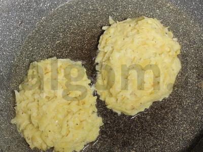 Bulviniai blynai su lašiša ir poštu kiaušiniu su padažu Žingsnis 7