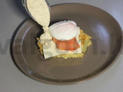 Bulviniai blynai su lašiša ir poštu kiaušiniu su padažu Žingsnis 13