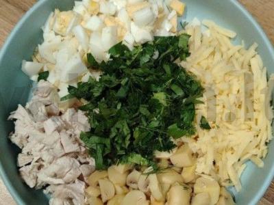 Vištienos ir grybų salotos „Kirpėjų diena“ Žingsnis 2