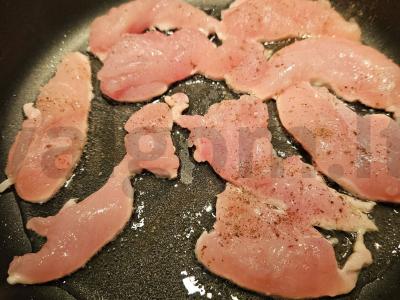 Šiltas vištienos salotas su ruginių skrebučiais Žingsnis 4