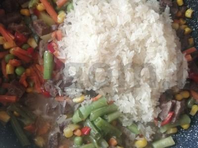 Ryžiai su daržovėmis ir jautiena Žingsnis 3