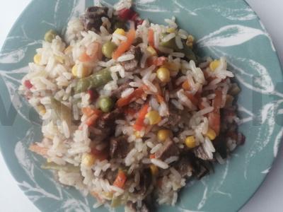 Ryžiai su daržovėmis ir jautiena pagrindine nuotrauka