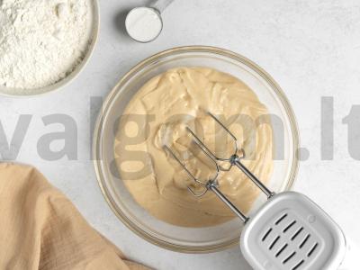 Greitas sultingas kulichas su trimis glazūromis Žingsnis 2