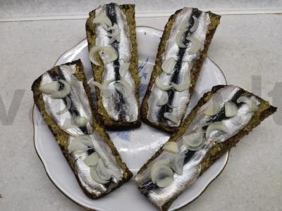 Sumuštiniai su silke ir pesto padažu Žingsnis 4